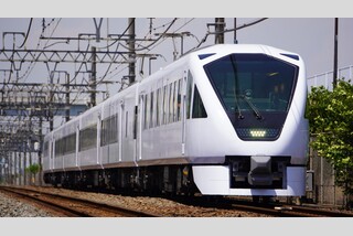 新型特急スペーシアⅩで行く!鬼怒川温泉~ベストシーズン!紅葉彩る日光・中禅寺湖・華厳の滝~