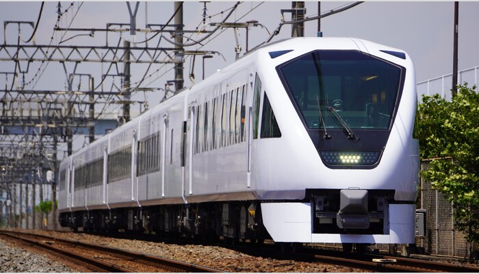 新型特急スペーシアⅩで行く!鬼怒川温泉~ベストシーズン!紅葉彩る日光・中禅寺湖・華厳の滝~