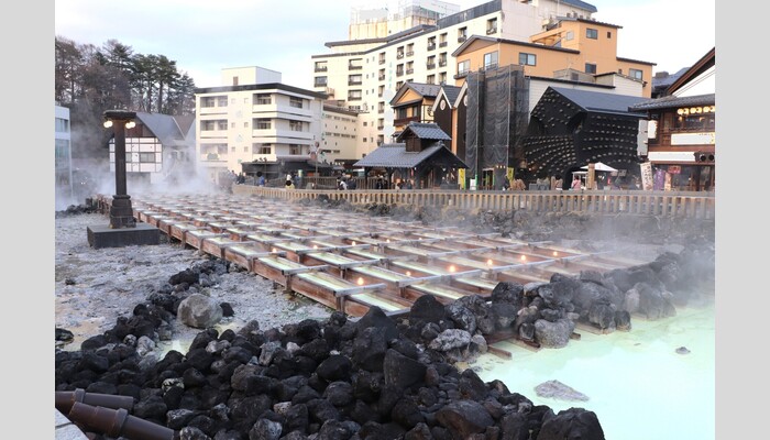 名湯草津温泉たっぷり約18時間滞在!! 人気2大食のテーマパーク