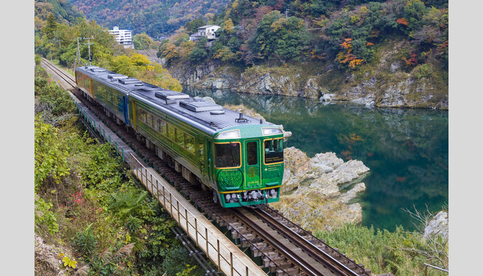 紅葉の四国まんなか千年ものがたり