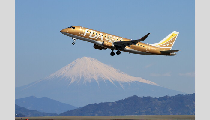 FDA貸切チャーター便で行く!2泊とも温泉宿にご宿泊!上空から楽しむ雪化粧の富士山遊覧飛行