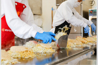 \豪快にひっくり返せ!/広島お好み焼き教室
