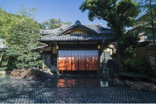 ロイヤルセレクション極上の旅わずか17室「ミシュランキー」2年連続受賞登録有形文化財のお宿「おちあいろう」